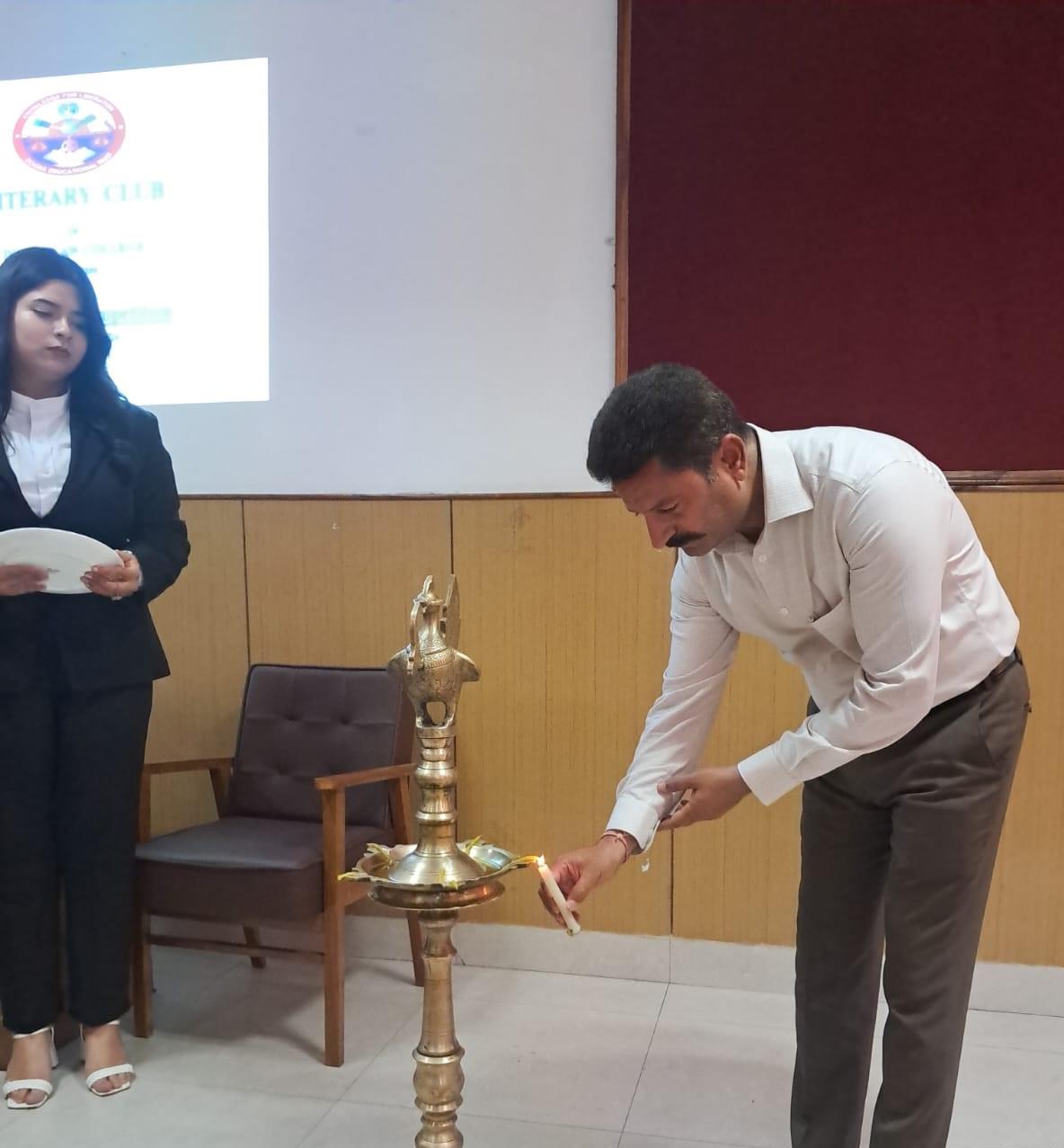STUDENTS OF DOGRA LAW COLLEGE POUR OUT THEIR MINDS AT EXTEMPORE COMPETITION